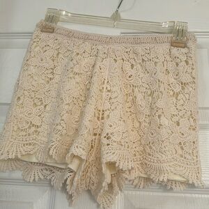 Nabee shorts white knit size S stretchy fully lined